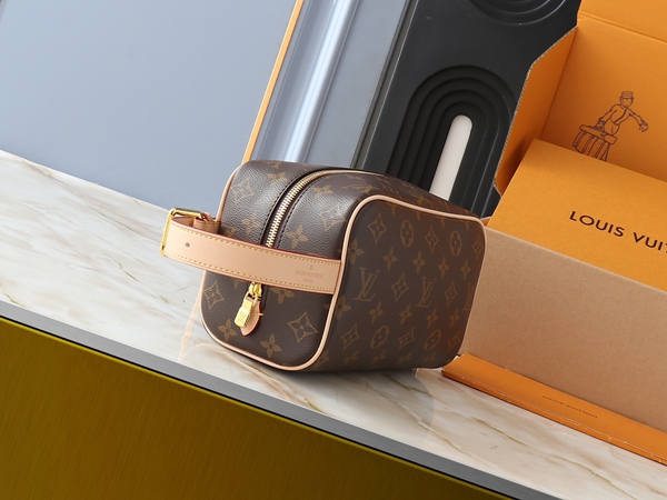 ルイヴィトンバッグ背面デザイン